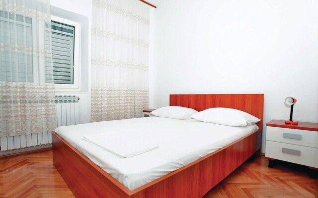 Awesome Home in Racisce With Wifi and 6 Bedrooms