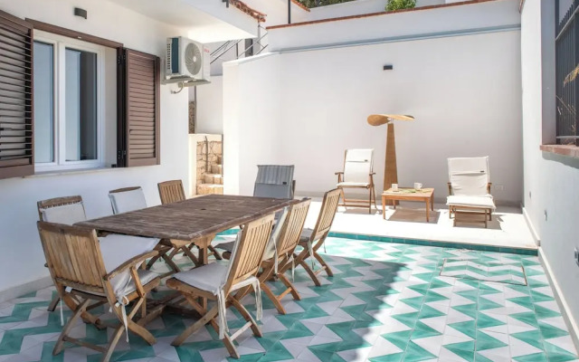 Sea Frame Design Apartments with Pool by Wonderful Italy