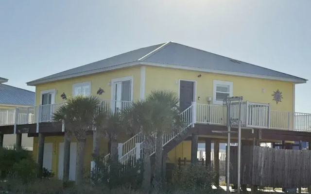 Seaside Bungalow 1 Bedroom Home