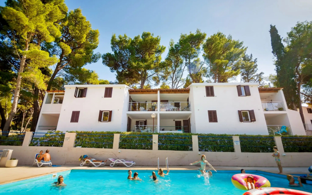 Lumbarda Resort Apartment