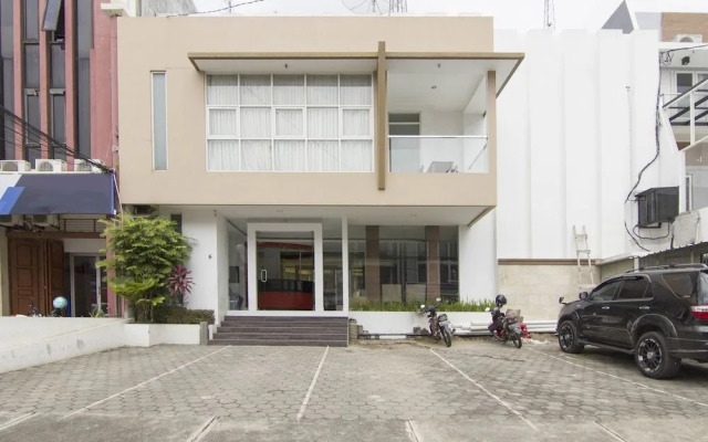 RedDoorz near Universitas Diponegoro