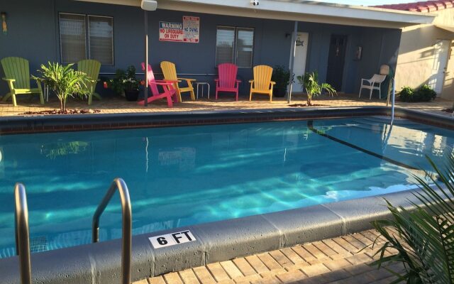 Tropicaire Motel