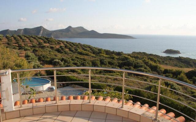 Charly Point Villa