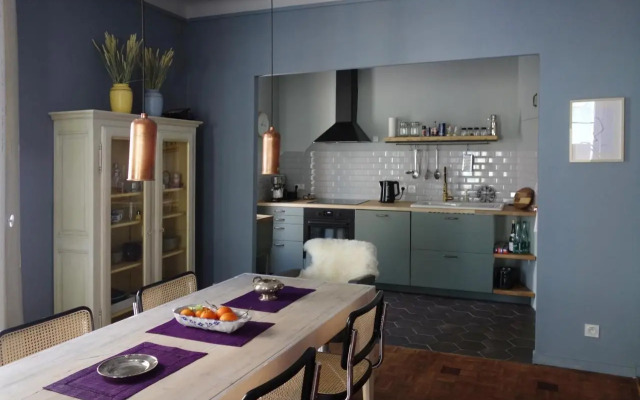 Modern, traditional , bright and stylish appartement