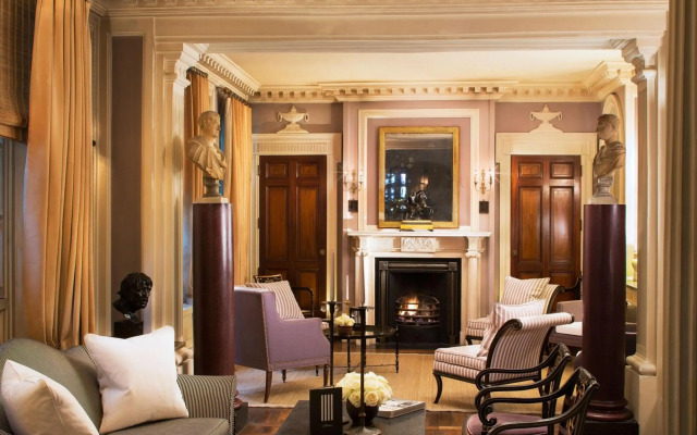 Le Dokhan’s Paris Arc de Triomphe, a Tribute Portfolio Hotel