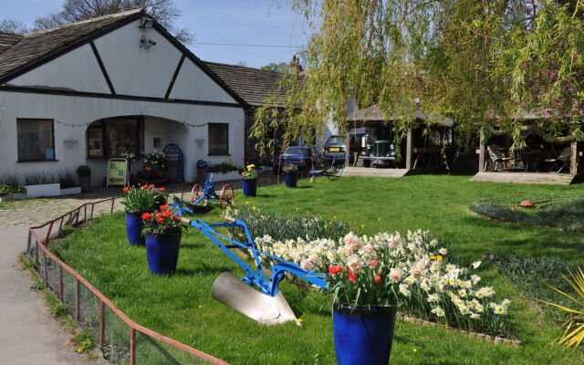 Model Farm Bed & Breakfast