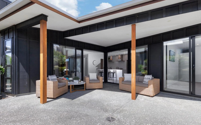 Stylish Villa Escape - Matakana Holiday Home