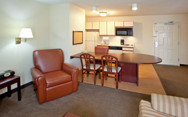 Hawthorn Suites by Wyndham Chicago Schaumburg