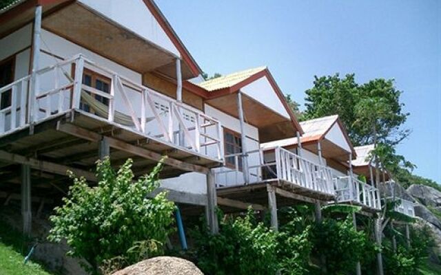 Lighthouse Bungalows and Restaurant