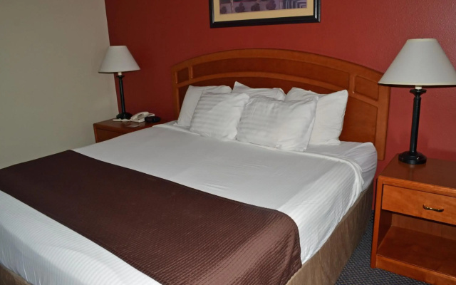 Paola Inn and Suites