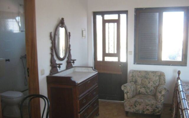 Room in Guest Room - Private Room on a Terrace With Garden
