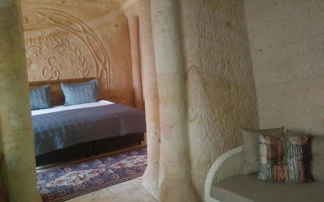 Crassus Cave Hotel