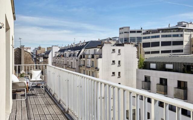 Stunning 2BR Home With Balcony in Batignolles