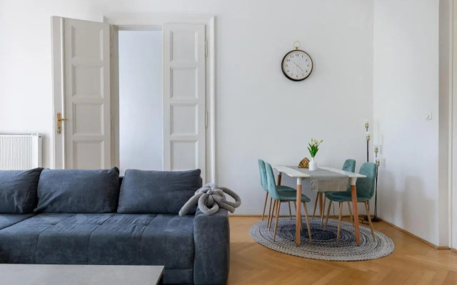 SUPER CENTRAL 2BR-2BT with Balcony&View&Sauna&Jacuzzi