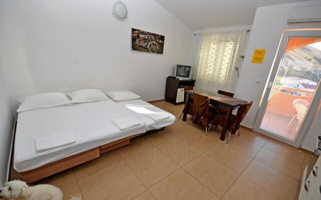 Apartments Jela
