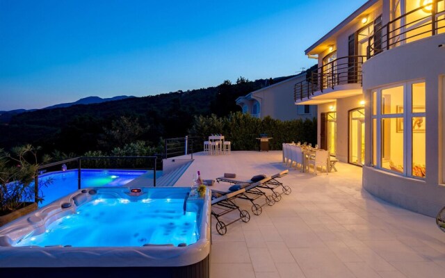 Amazing Home in Matulji With 5 Bedrooms, Jacuzzi and Wifi