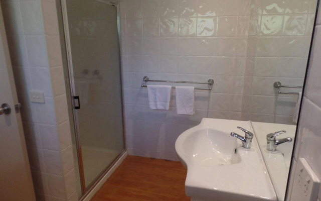 Waterfront Retreat At Wattle Point