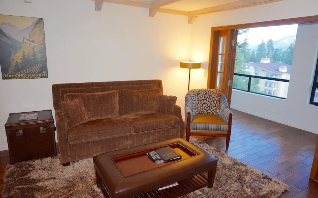 Beautiful Remodeled 2-bedroom Condo