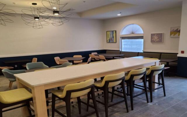 Holiday Inn Express Watertown