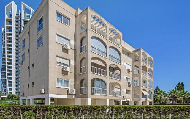 Sanders Sun City - 3-bdr Apt With Shared Pool