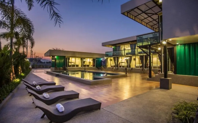 Royal Graces Pool Villas