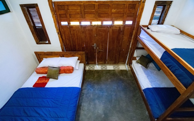 Wave & Chill House – Guest Rooms – Canggu