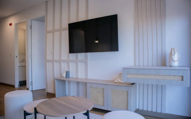 w Amazing 2BR w Balcony in San Isidro