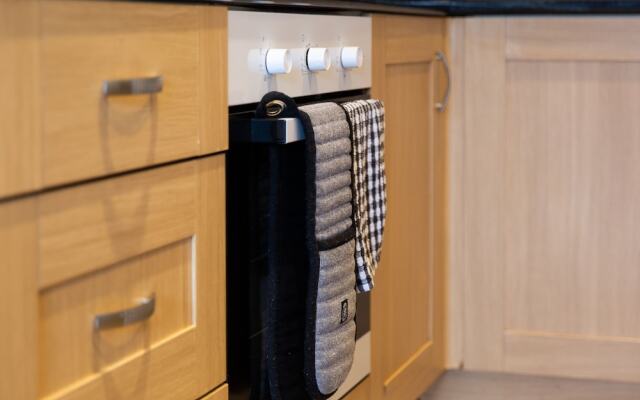 Velvet 1-bedroom Apartment With Balcony, Hoddesdon