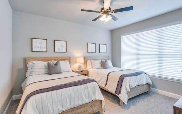Lakefront Granbury Retreat w/ Patio & Fire Pit
