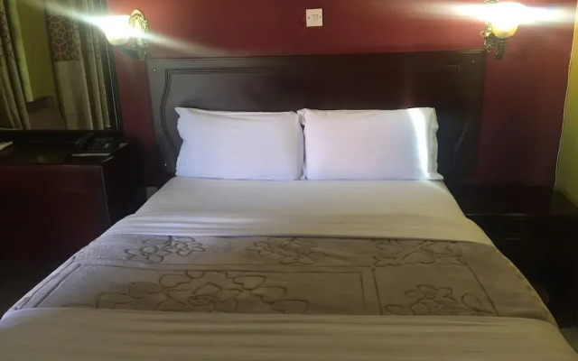 Gumare Executive Lodge