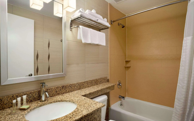 Super 8 By Wyndham Bronx