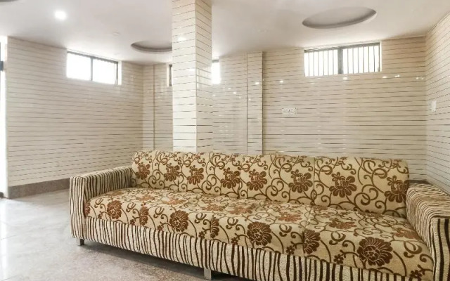 OYO 75218 Hotel Mayur Plaza