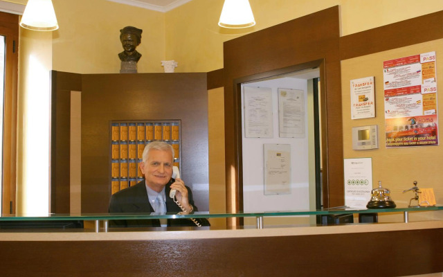 Hotel Lirico
