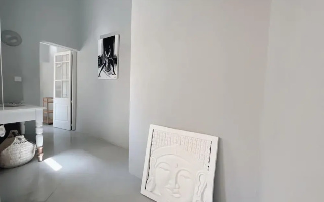 Spacious 1BR Apartment on Charming Street