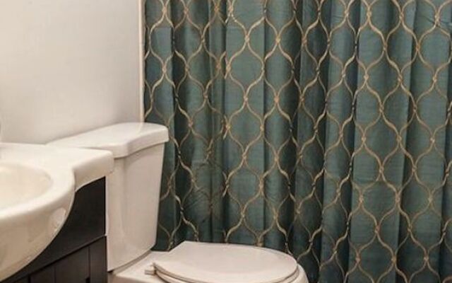 Newly Renovated Carriage House
