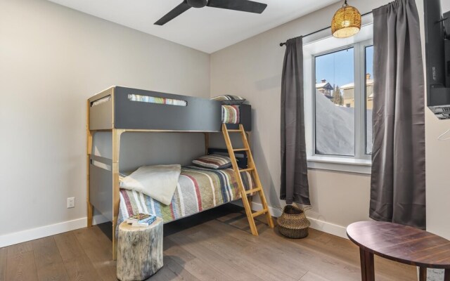 Chalet Monashee-brand New High End W/amazing Views