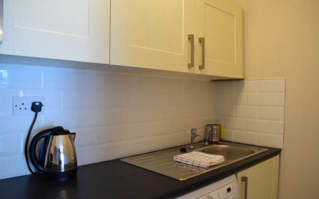 Central 1 Bedroom Next to Hapenny Bridge