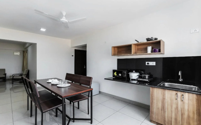 The Red Lotus Premium By OYO Rooms