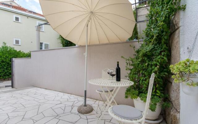 Flora three bedroom apartment. Near beach