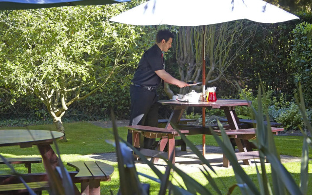 Best Western Old Tollgate Hotel & Restaurant