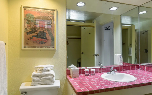 Kuhio Banyan Club
