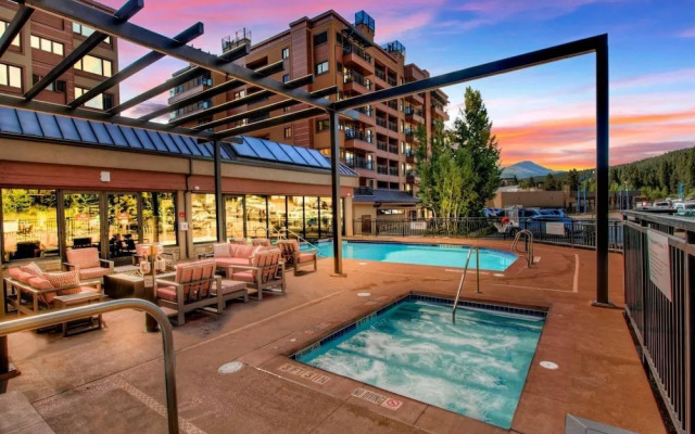 Comfortable 2-bedroom Village at Breckenridge Condo