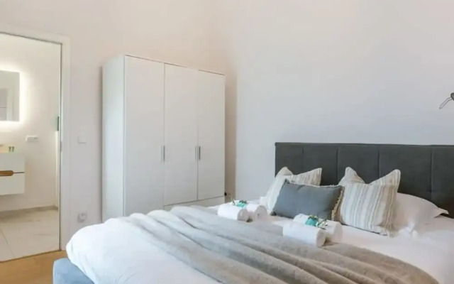 Spacious and Bright Apartment With Sunny Terrace