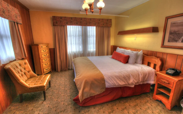 The Historic Gatlinburg Inn