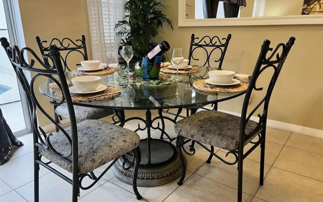 Private Pool Workspace Near All Attractions