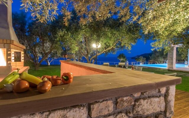 Avra Villa