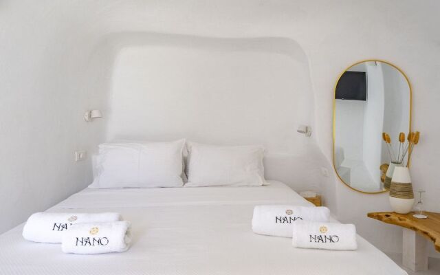 Nano Oia Canaves