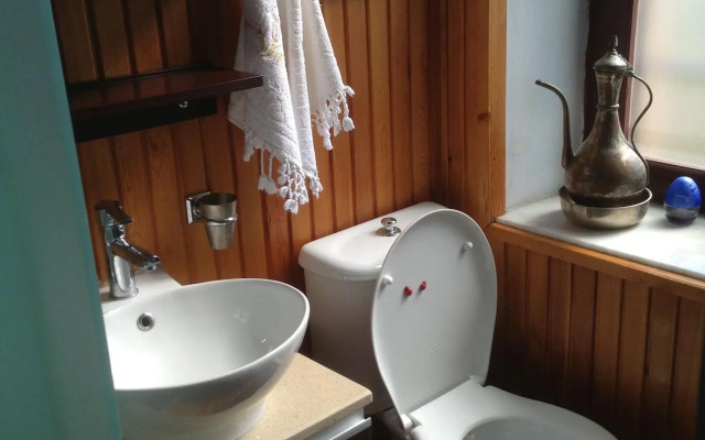 Cunda Zehra Teyzenin Evi