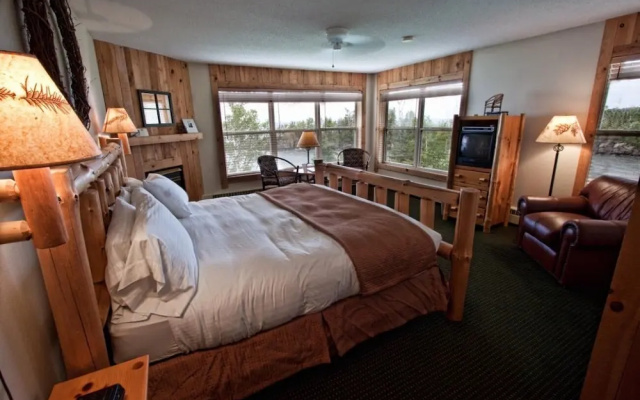 Cove Point Lodge