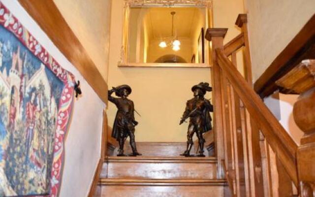 Gwern Borter Manor